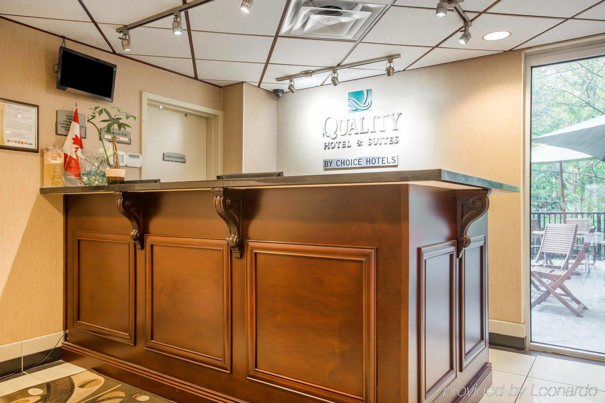 Quality Hotel & Suites Langley Exterior photo