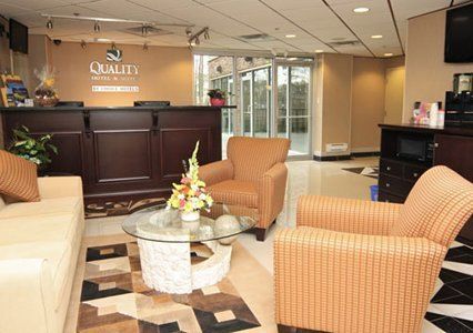 Quality Hotel & Suites Langley Interior photo