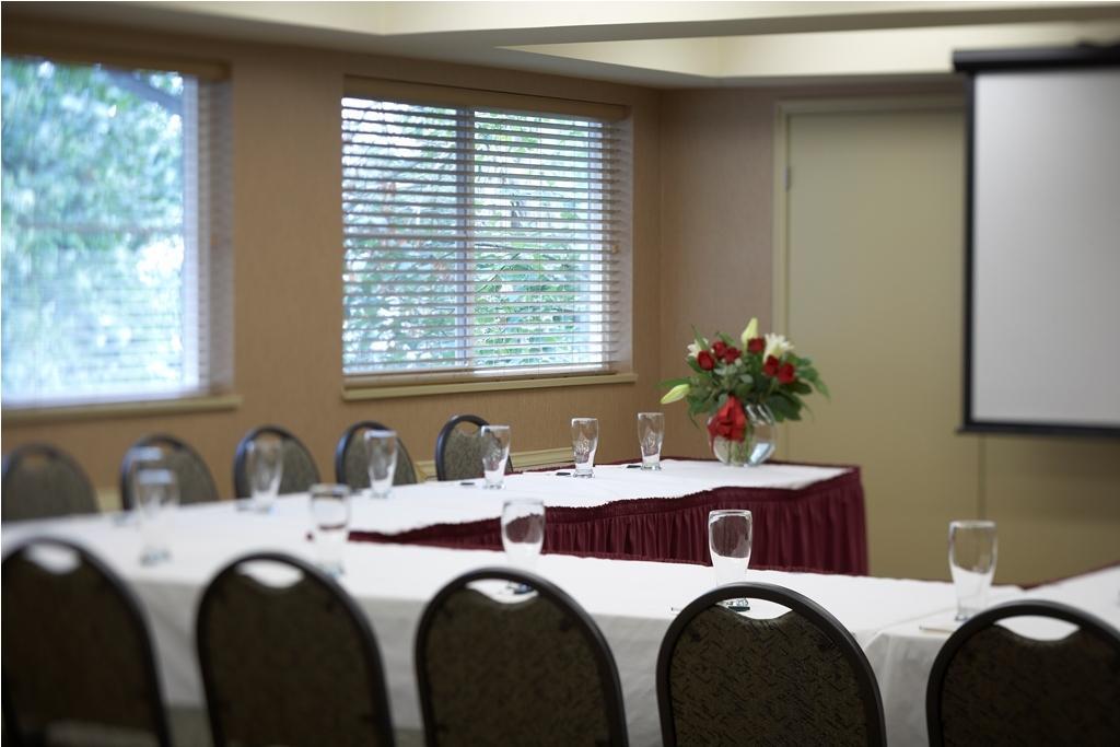 Quality Hotel & Suites Langley Facilities photo